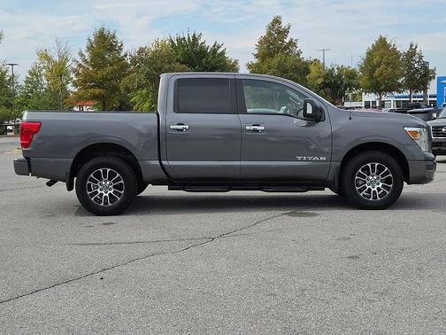 2021 Nissan Titan SV