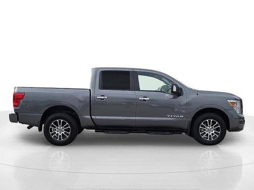 2021 Nissan Titan SV