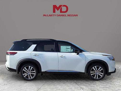2025 Nissan Pathfinder Platinum 4WD