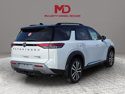 2025 Nissan Pathfinder Platinum 4WD