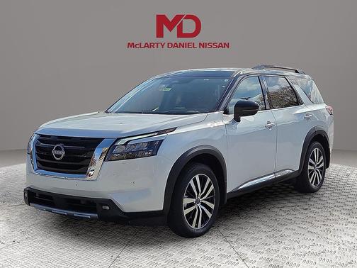 2025 Nissan Pathfinder Platinum 4WD