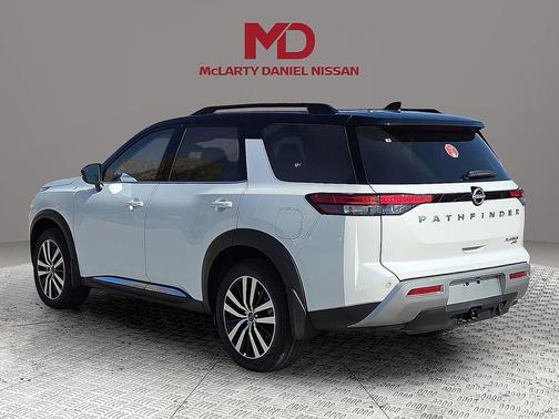 2025 Nissan Pathfinder Platinum 4WD