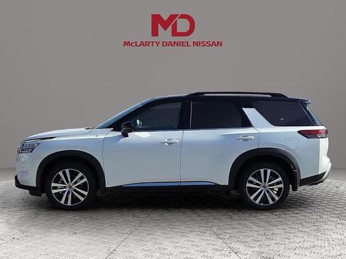 2025 Nissan Pathfinder Platinum 4WD