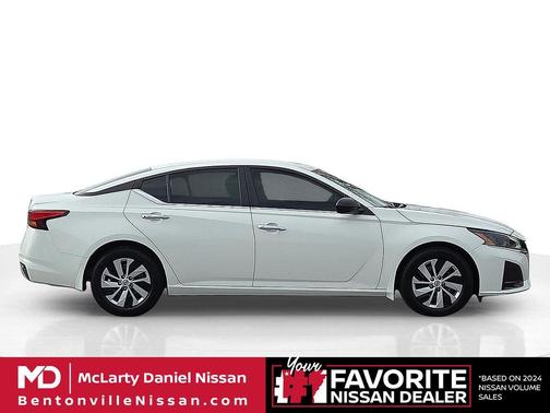 Glacier White 2024 Nissan Altima S FWD