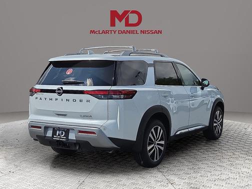 2025 Nissan Pathfinder Platinum FWD