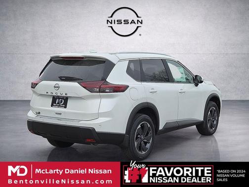 Everest White Pearl Tricoat 2026 Nissan Rogue SV