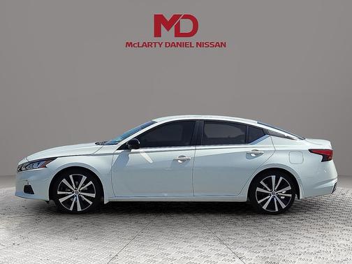 2022 Nissan Altima SR FWD