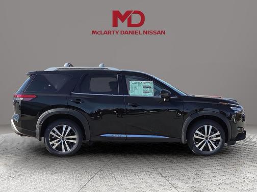 2025 Nissan Pathfinder Platinum 4WD