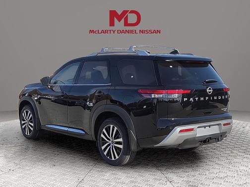 2025 Nissan Pathfinder Platinum 4WD