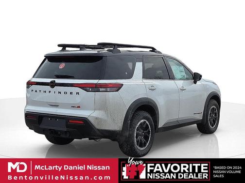 Everest White Pearl Tricoat/Super Black 2026 Nissan Pathfinder Rock Creek