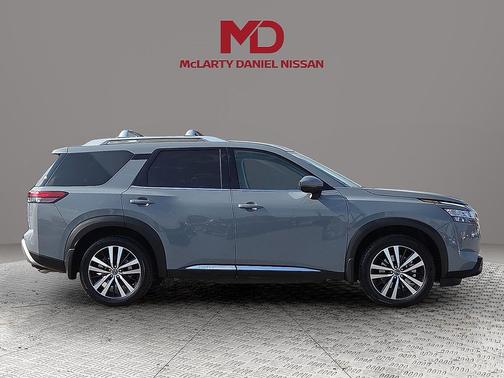2023 Nissan Pathfinder Platinum 4WD