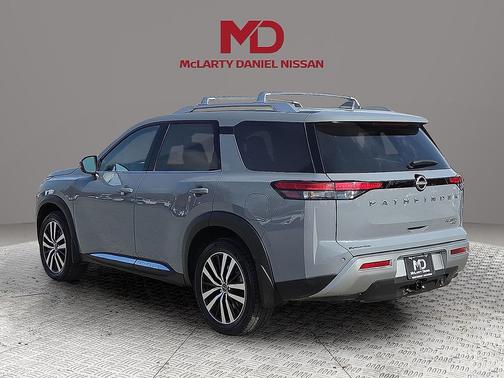 2023 Nissan Pathfinder Platinum 4WD