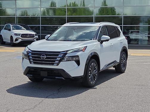 Everest White Pearl Tricoat 2026 Nissan Rogue Platinum