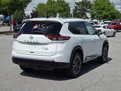 Everest White Pearl Tricoat 2026 Nissan Rogue Platinum