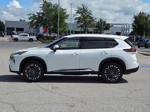Everest White Pearl Tricoat 2026 Nissan Rogue Platinum