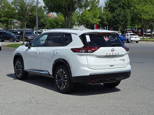 Everest White Pearl Tricoat 2026 Nissan Rogue Platinum