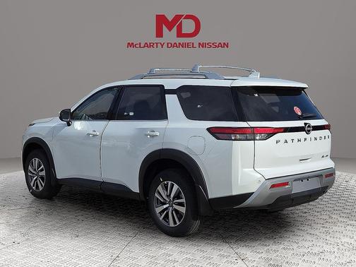2025 Nissan Pathfinder SL 4WD