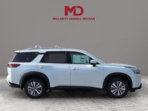 2025 Nissan Pathfinder SL 4WD