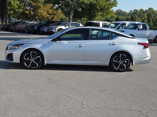 2024 Nissan Altima SR FWD