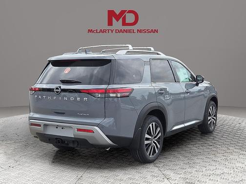 2025 Nissan Pathfinder Platinum FWD