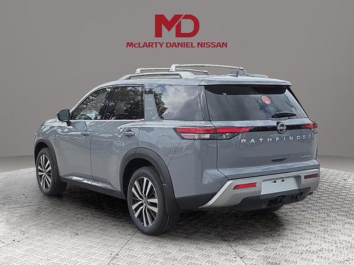 2025 Nissan Pathfinder Platinum FWD