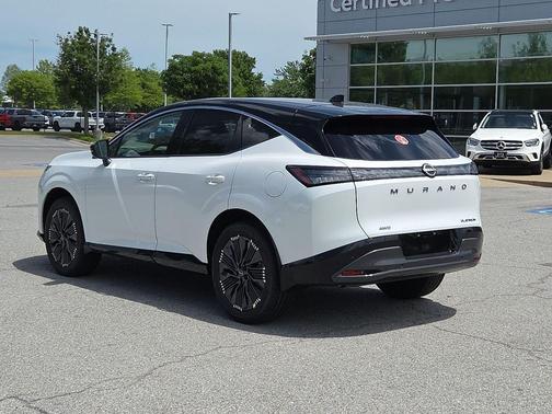 Everest White Pearl Tricoat/Super Black 2026 Nissan Murano Platinum