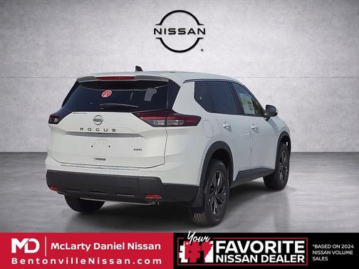 Everest White Pearl Tricoat 2026 Nissan Rogue SV