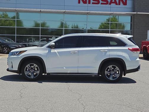 White 2019 Toyota Highlander Limited