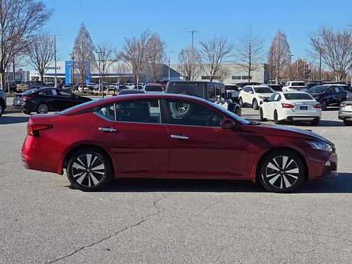 2022 Nissan Altima 2.5 SV