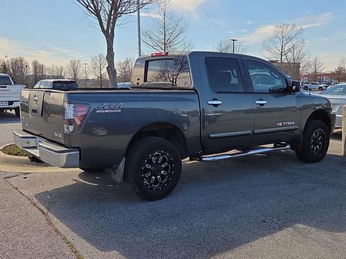 2005 Nissan Titan SE Crew Cab