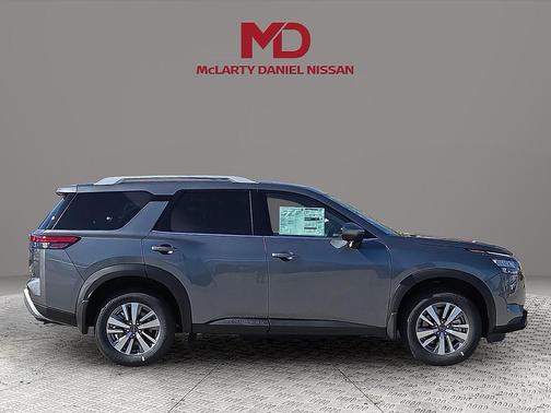 2025 Nissan Pathfinder SL 4WD