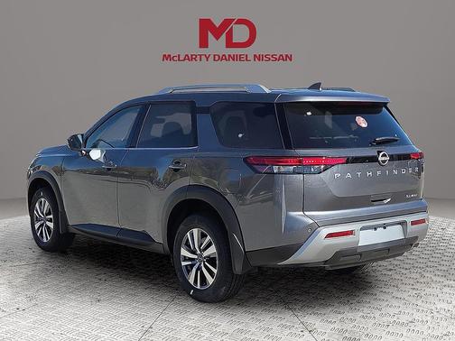 2025 Nissan Pathfinder SL 4WD