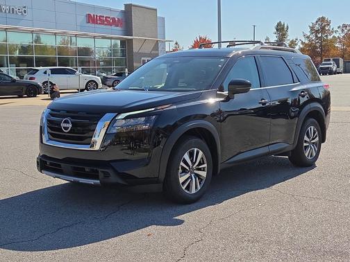 2025 Nissan Pathfinder SL 4WD