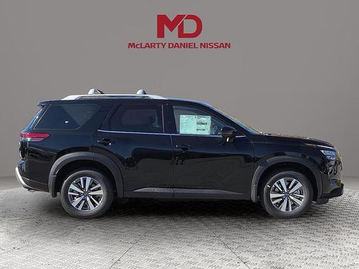 2025 Nissan Pathfinder SL 4WD