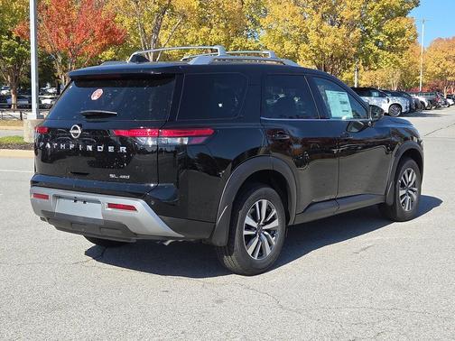 2025 Nissan Pathfinder SL 4WD