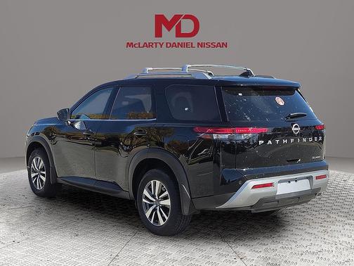 2025 Nissan Pathfinder SL 4WD