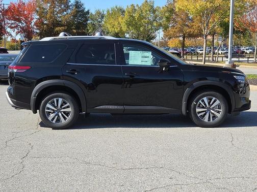 2025 Nissan Pathfinder SL 4WD