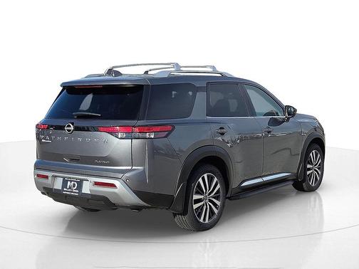 2022 Nissan Pathfinder Platinum 2WD