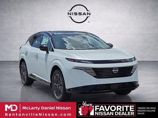 Everest White Pearl Tricoat/Super Black 2026 Nissan Murano Platinum