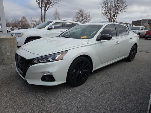 2022 Nissan Altima SR FWD