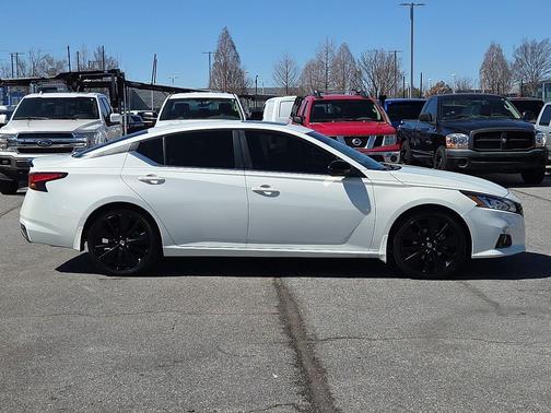 2022 Nissan Altima SR FWD