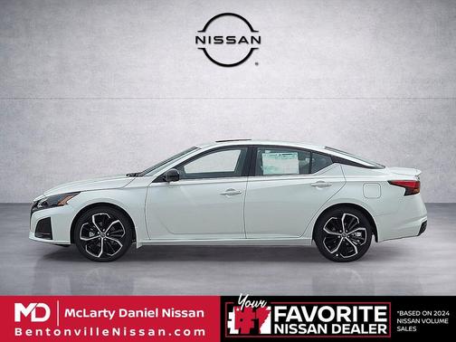 Pearl White Tricoat 2026 Nissan Altima SR FWD