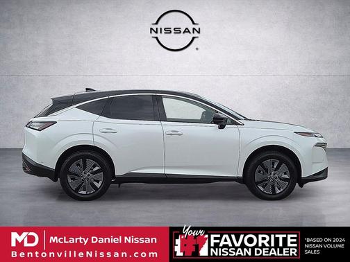Everest White Pearl Tricoat/Super Black 2025 Nissan Murano SL