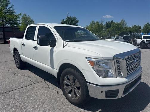 2018 Nissan Titan SV
