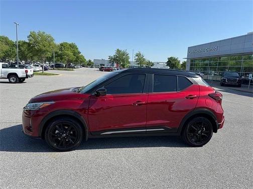 2022 Nissan Kicks SR