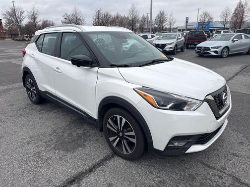 2020 Nissan Kicks SR