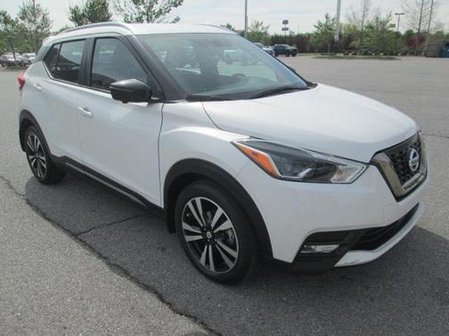 2020 Nissan Kicks SR