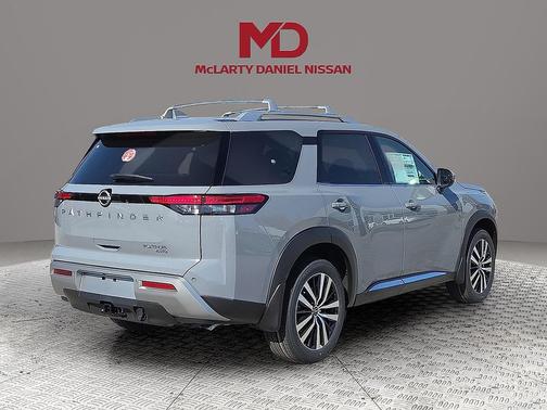 2025 Nissan Pathfinder Platinum 4WD