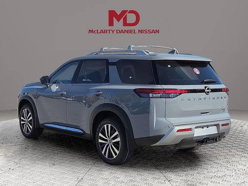 2025 Nissan Pathfinder Platinum 4WD