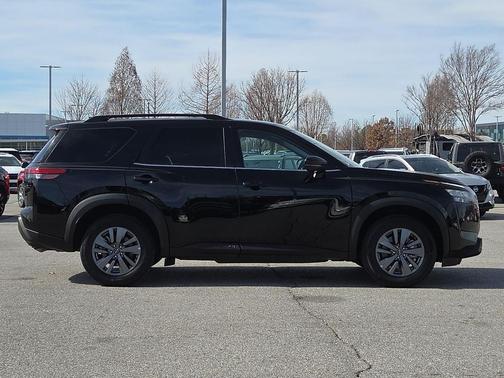 2025 Nissan Pathfinder SV FWD